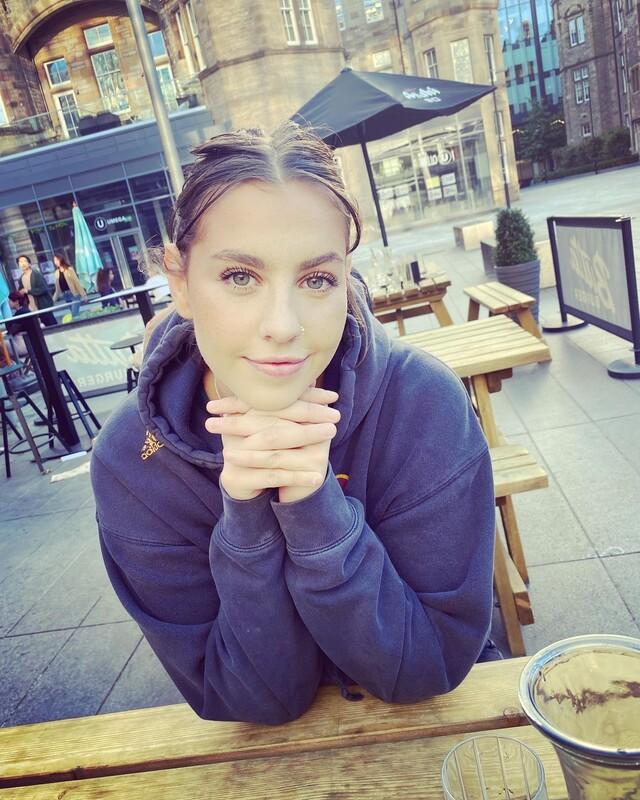 TeenageCancer's tweet photo. “When you realise you have so little time with someone, you become really present in the moment.”
Young people and families share their experiences of facing a terminal cancer diagnosis #TalkAboutDying 👇 
https://t.co/jRZWU6WRMR https://t.co/ehHz9jkBbm