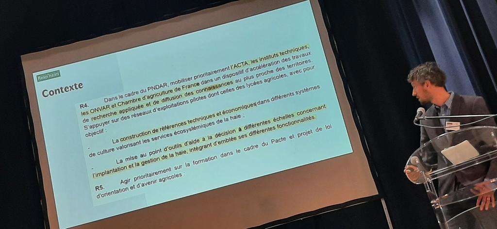 Cpeltiered's tweet photo. B. Sanson @afacagrofo présente les partenaires et le contexte politique actuel porteur d'espoirs (suite au rapport du #CGAER). Il souligne l'enjeu de la connaissance qui est vital.
"Tout cela nous oblige" et #RESPHAIES à été ambitieux... il mérite d'être poursuivi, approfondi. https://t.co/oHeGm7rclo