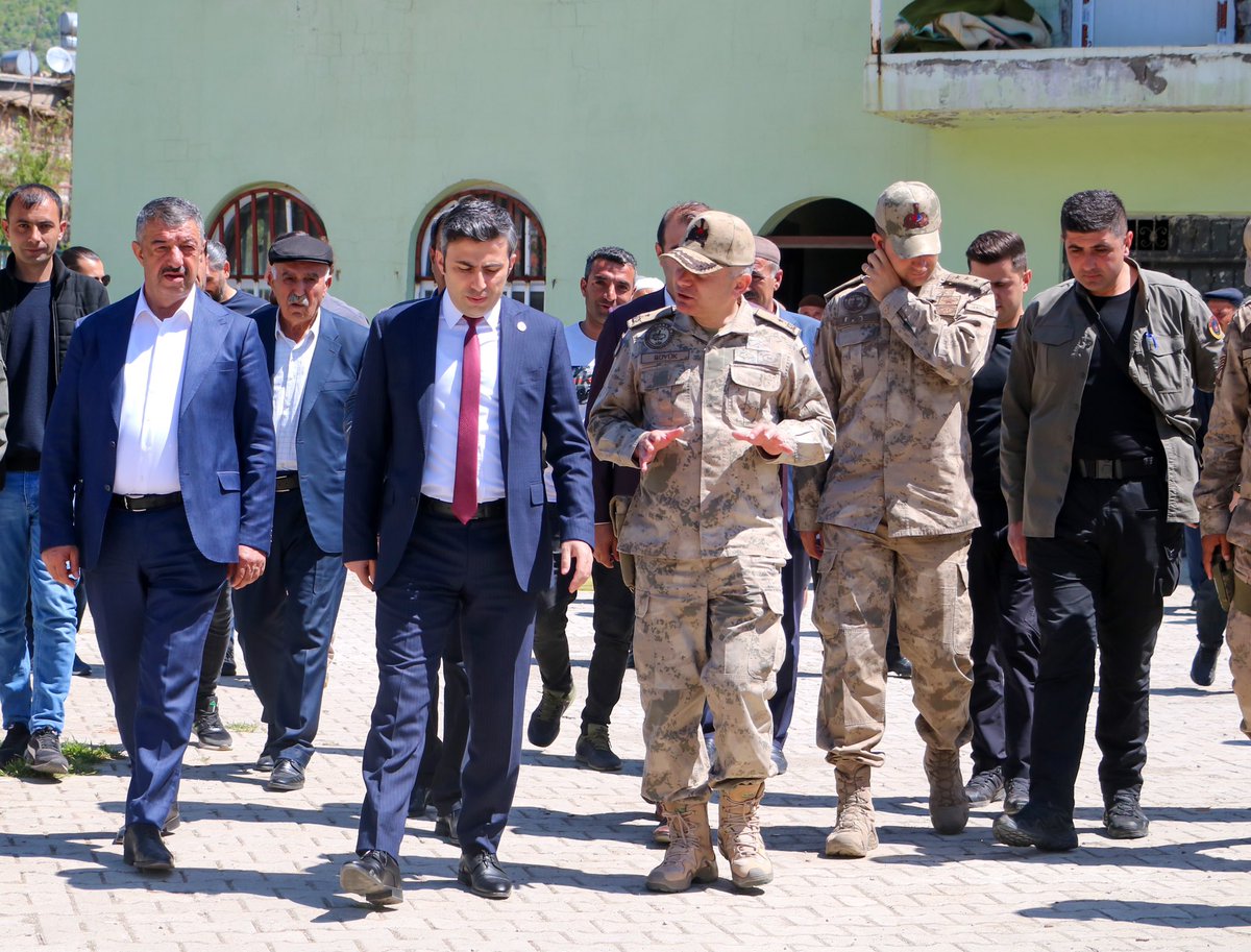 İlçe Kaymakamımız Sn <a href="/EmrahBTN58/">Emrah BÜTÜN</a> , İl J.Komutanı Tuğgeneral Emrullah BÜYÜK,İlçe Belediye Başkanı Sn Necat CELLEK ve beraberindeki heyet ile birlikte Ormanbağı J.Krk.K’lığını ve Vefat eden emekli köy korucusu Kasım TANRIVERDİ’nin taziyesi için Ormanbağı taziye evini ziyaret etti.