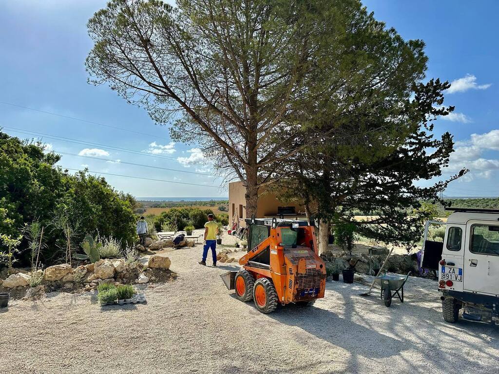 d_photodesigner's tweet photo. preparing the set for the shoot #architecturphotography #kenschluchtmann https://t.co/r5w4ReRWeH https://t.co/75B6Lbt0CB