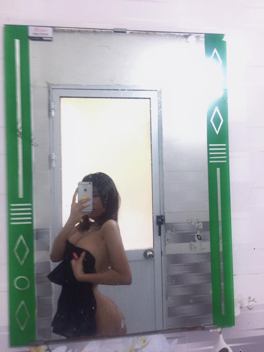 ing_h8's tweet photo. 🌚nhantin đi?? https://t.co/uQuIYepCzM