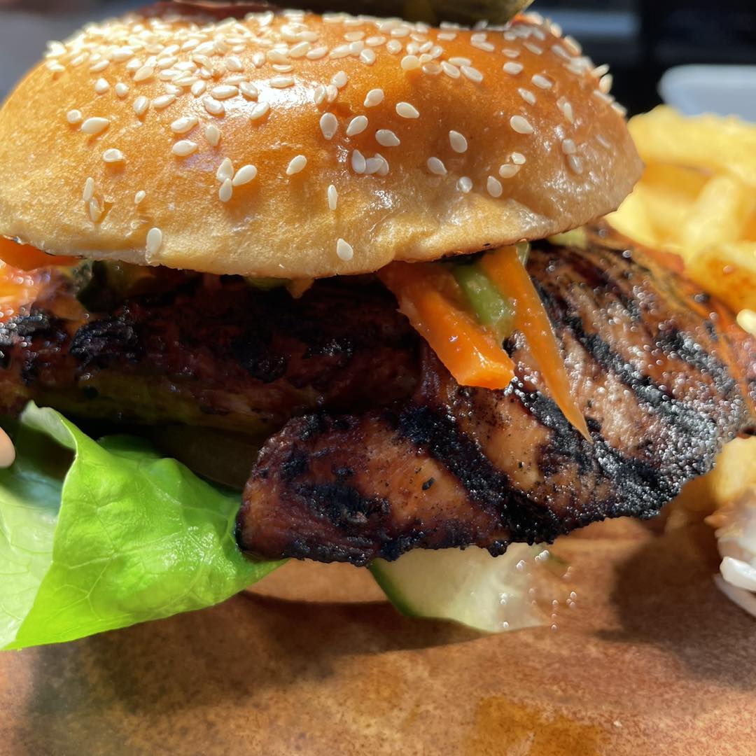 We have a mini world tour for our specials this week including inspiration from Japan and Thailand 📷
Beth starts in Scotland with Shetland scallops, Ian’s Pad Kra Pao, Thai special &amp; Vikki’s Japanese inspired burger
Book now 01289303939 foxtonswinebar.com