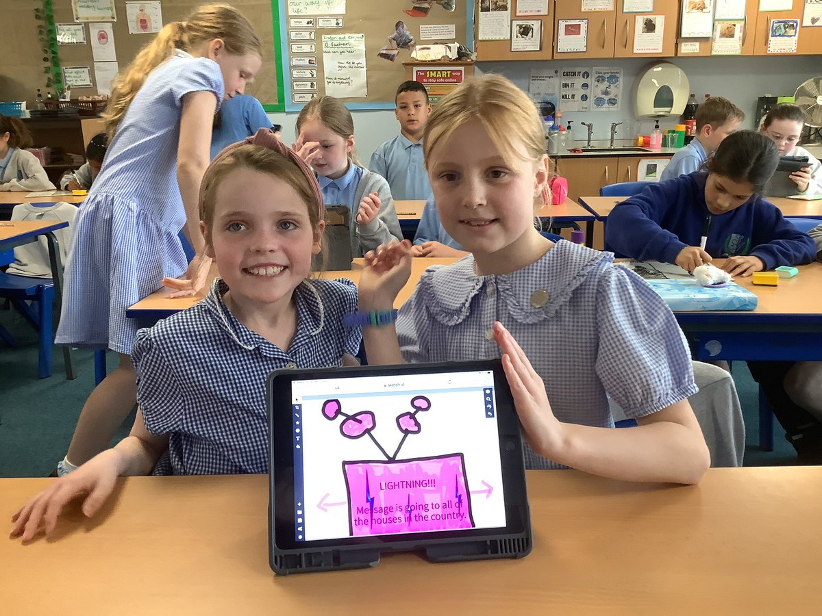 StAgnesY4's tweet image. Some super designs for automated machines complete with algorithms to trigger a warning signal if extreme weather is detected using sketch pad #stagnescomputing