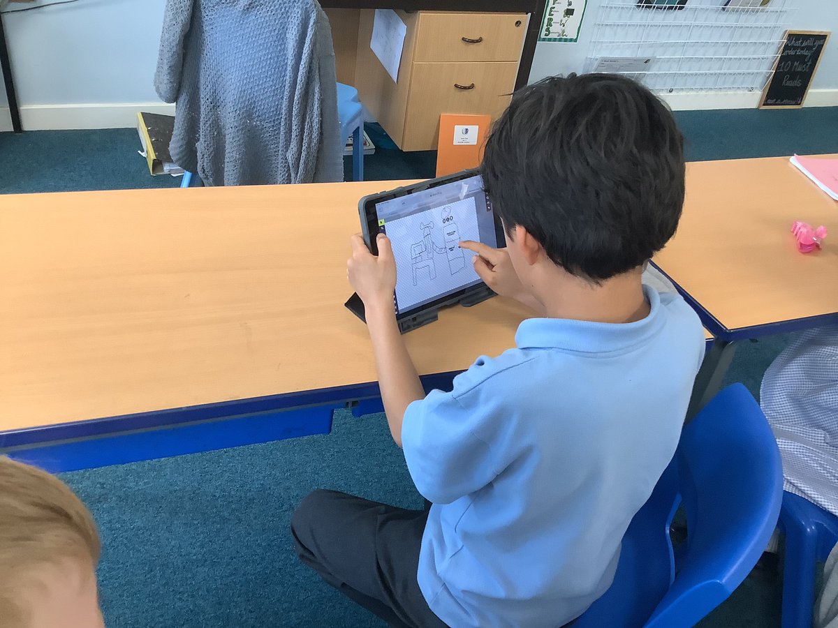 StAgnesY4's tweet image. Some super designs for automated machines complete with algorithms to trigger a warning signal if extreme weather is detected using sketch pad #stagnescomputing