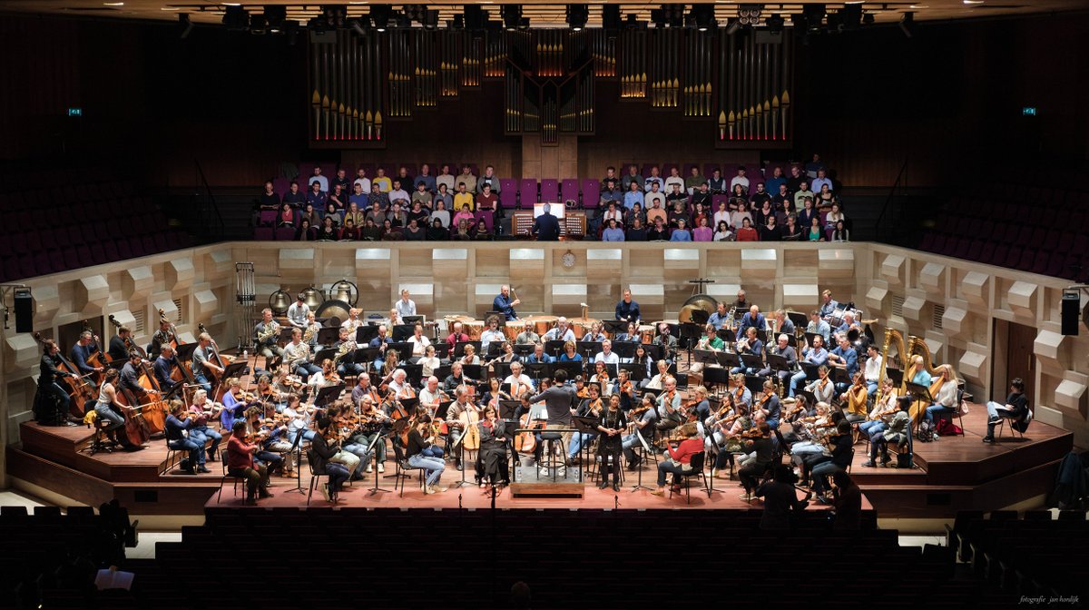 LaurensVocaal's tweet photo. De generale #repetitie voor Mahlers 2e symfonie is net van start gegaan. Vanavond is de eerste uitvoering in @deDoelen, daarna gaan we ook naar Dortmund, Amsterdam en Eindhoven. We hebben er zin in!
11 t/m 17 mei 2023 - Mahler / Symfonie nr. 2 @rdamphil https://t.co/ScMZ9yVyFV https://t.co/9L5rz6yRV6