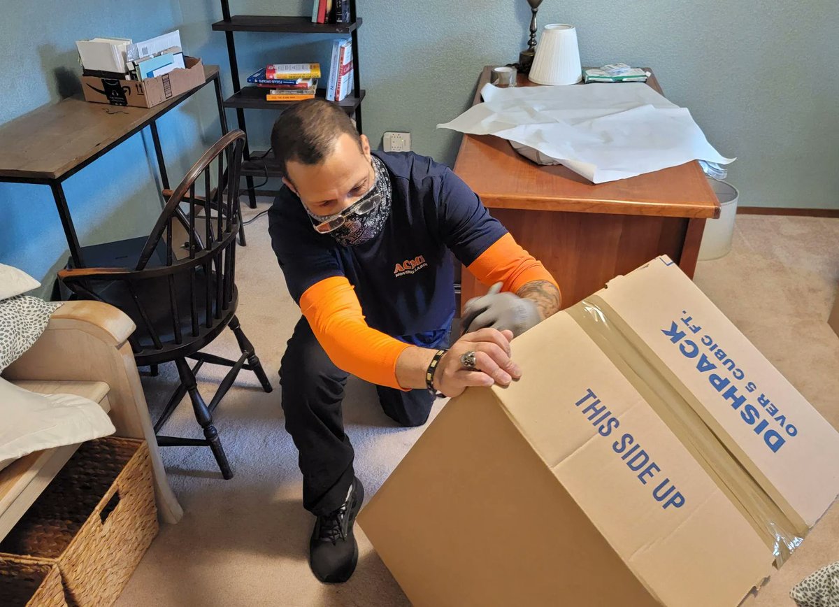 kedric_jackson's tweet image. Are you planning to move? You must have started planning and allocating a budget for different tasks. Read this moving guide for help with estimating packing and moving costs: rb.gy/5onjl #movingcosts #packing #movingestimates