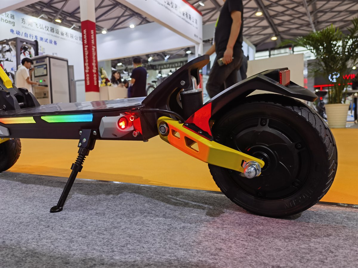 Unlock! Okuley R8 electric scooter exclusive, this is a premium electric scooter.
#electricscooter #electricscooters #Okuleyscooter #escooter #scooter