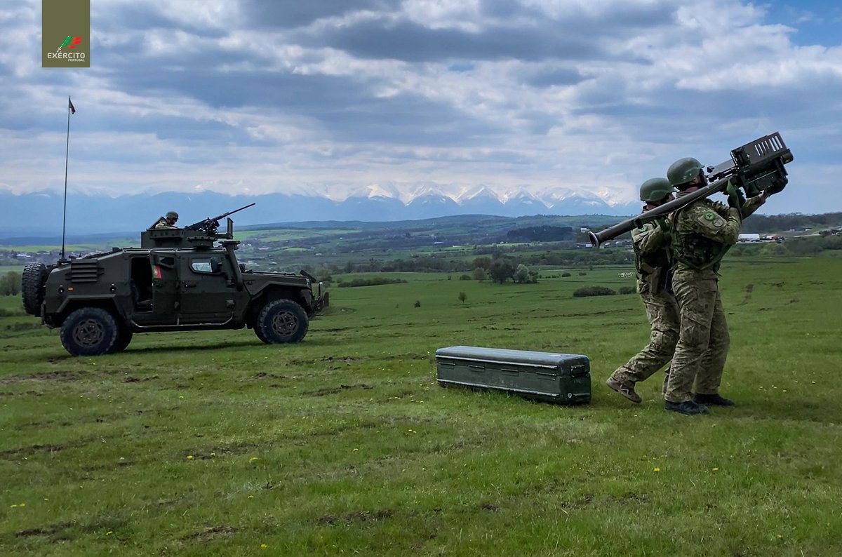 Exercito_pt's tweet photo. A Companhia de Atiradores Mecanizada, da 2.ª Força Nacional Destacada na Roménia, participou no Exercício MANUSA DE FIER no "Joint National Training Center", na região de Cincu.🇵🇹🇷🇴
➡️https://t.co/ATwjGIclh4
#ExércitoPortuguês #DefesaNacional #2FNDROU #NATO #StrongerTogether https://t.co/JWFbyRFUhj