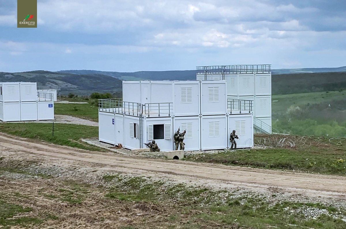 Exercito_pt's tweet photo. A Companhia de Atiradores Mecanizada, da 2.ª Força Nacional Destacada na Roménia, participou no Exercício MANUSA DE FIER no "Joint National Training Center", na região de Cincu.🇵🇹🇷🇴
➡️https://t.co/ATwjGIclh4
#ExércitoPortuguês #DefesaNacional #2FNDROU #NATO #StrongerTogether https://t.co/JWFbyRFUhj