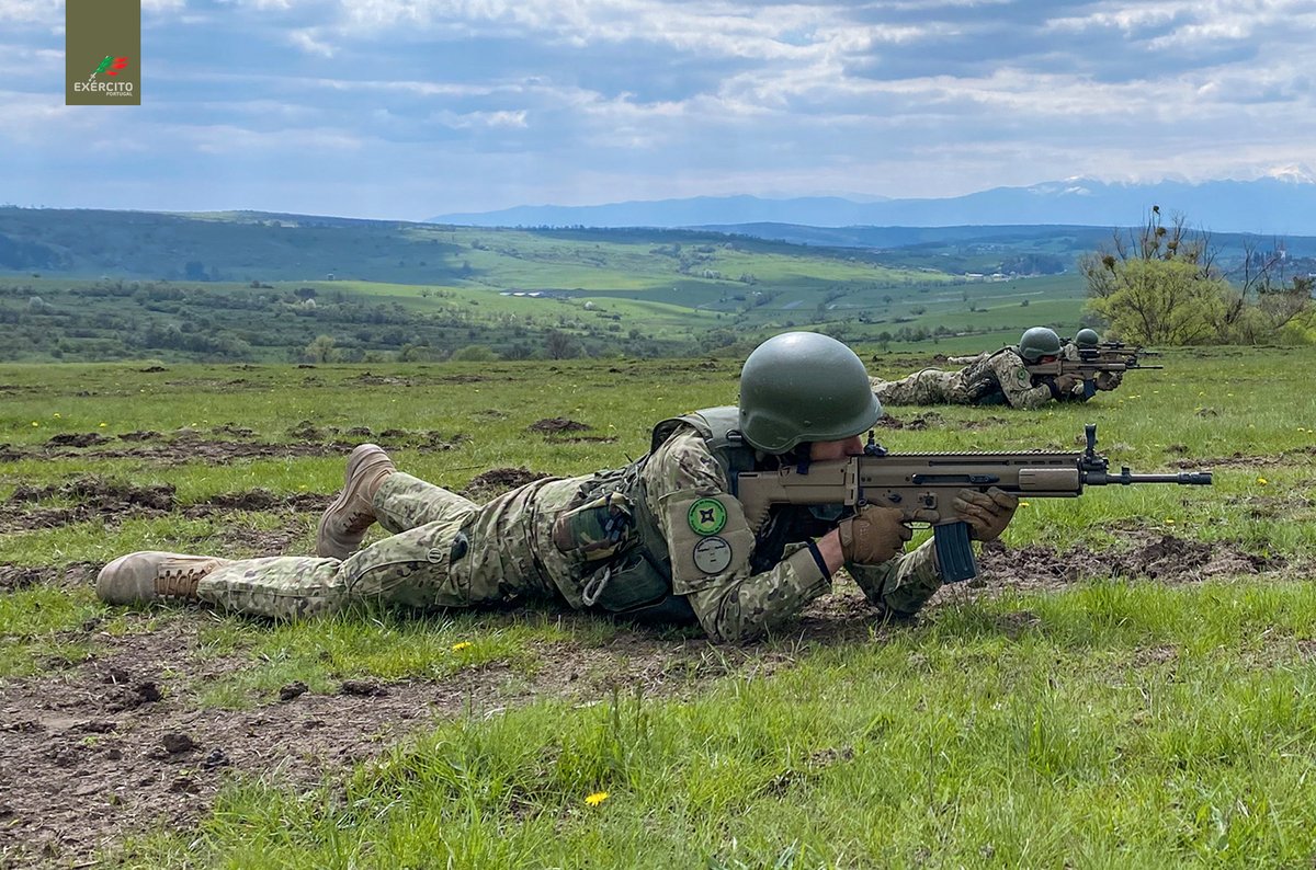Exercito_pt's tweet photo. A Companhia de Atiradores Mecanizada, da 2.ª Força Nacional Destacada na Roménia, participou no Exercício MANUSA DE FIER no "Joint National Training Center", na região de Cincu.🇵🇹🇷🇴
➡️https://t.co/ATwjGIclh4
#ExércitoPortuguês #DefesaNacional #2FNDROU #NATO #StrongerTogether https://t.co/JWFbyRFUhj