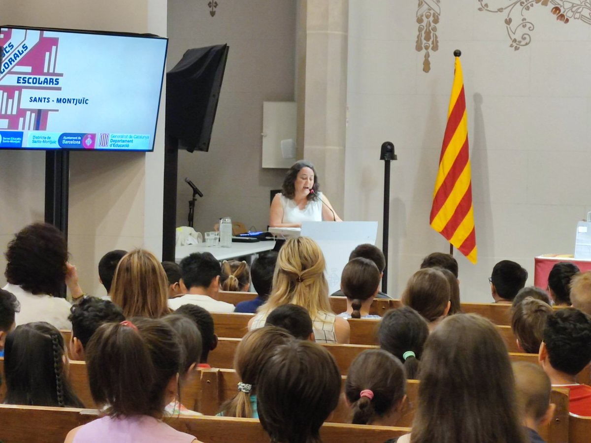 SE_SantsM's tweet photo. Comencem l'acte d'entrega de premis dels #jocsfloralsescolars del districte #santsmontjuïc @BCN_SantsMont @consorciedubcn #emocio #nervis https://t.co/ZtfIg11za0
