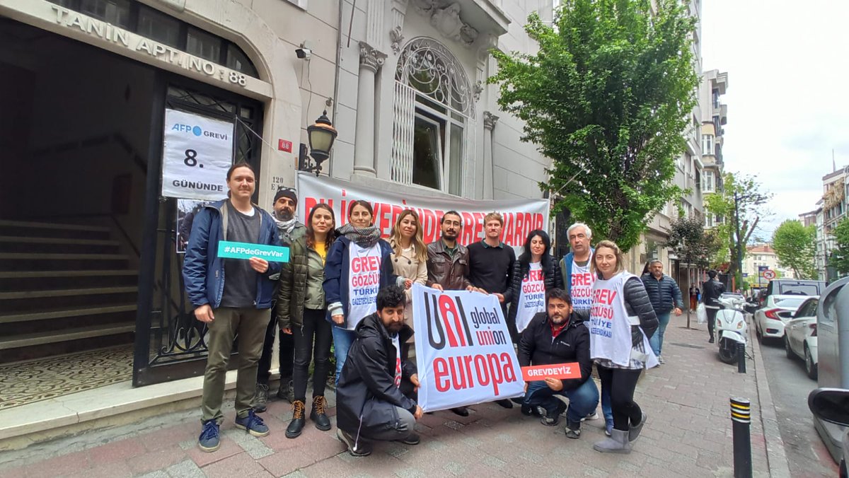 kerem_yalciner's tweet photo. Solidarity with @afpfr Turkey's local journos!
 
Yesterday they completed 8th day of strike in a sad manner following the death of their colleague #ArmanSoldin. 

#AFPTurkeyStrike #AFPTurquieGreve
@TGS_org_tr @Kilicbil @eyluldenizjourn @FulyaOzerkan @Grenadinere  @UNI_Europa https://t.co/RNt5csjQZw