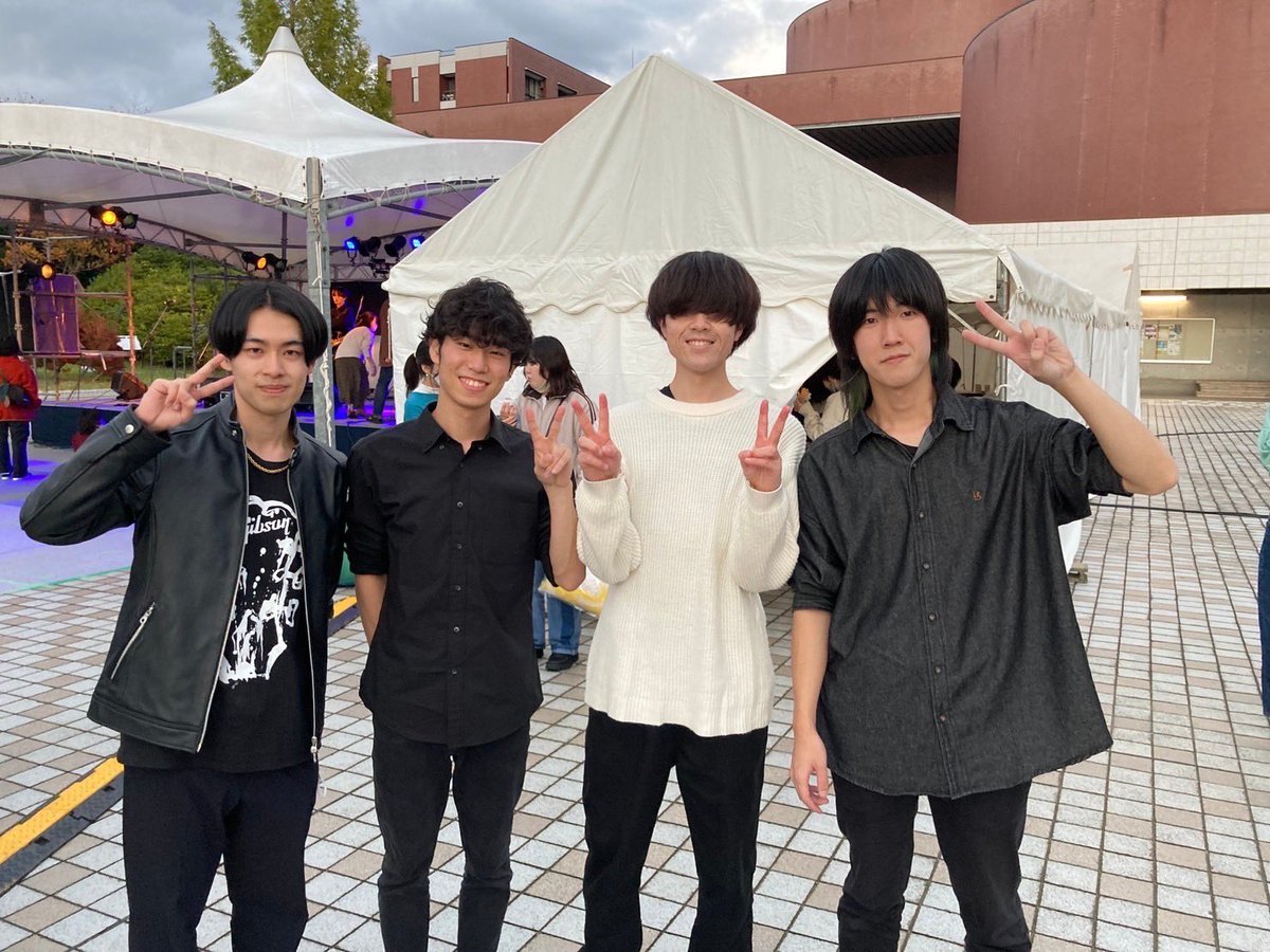 collegesummite's tweet photo. 同じく金沢大学Xxtra!!より

アソビト

xxtra!!からきました、オリジナルバンドのアソビトです。
全力でアソビます！

#カレサミ2023 https://t.co/Ug61dDkqs3