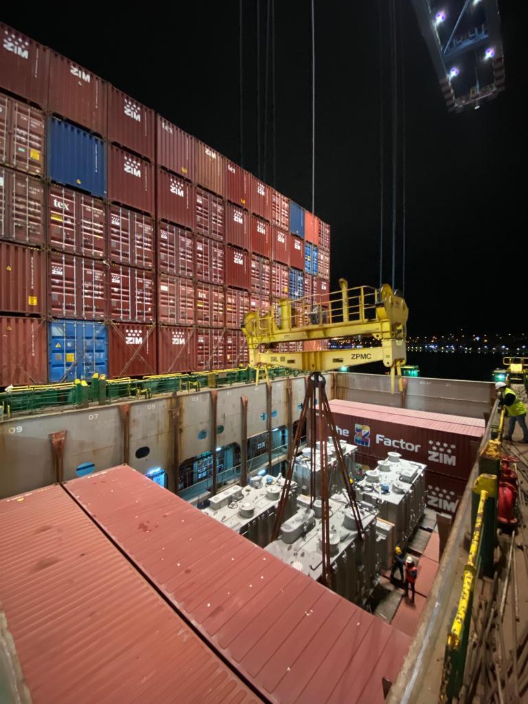 ZimShipping's tweet photo. Another day, another success!
Our experts in Istanbul, Turkey went above and beyond to ensure that DHL Express TΓΌrkiye's large and heavy electrical installation transformers arrived securely to Haifa, Israel, regardless of weather conditions.
#CustomerCentricity #CanDoApproach https://t.co/5LYaQE5cht