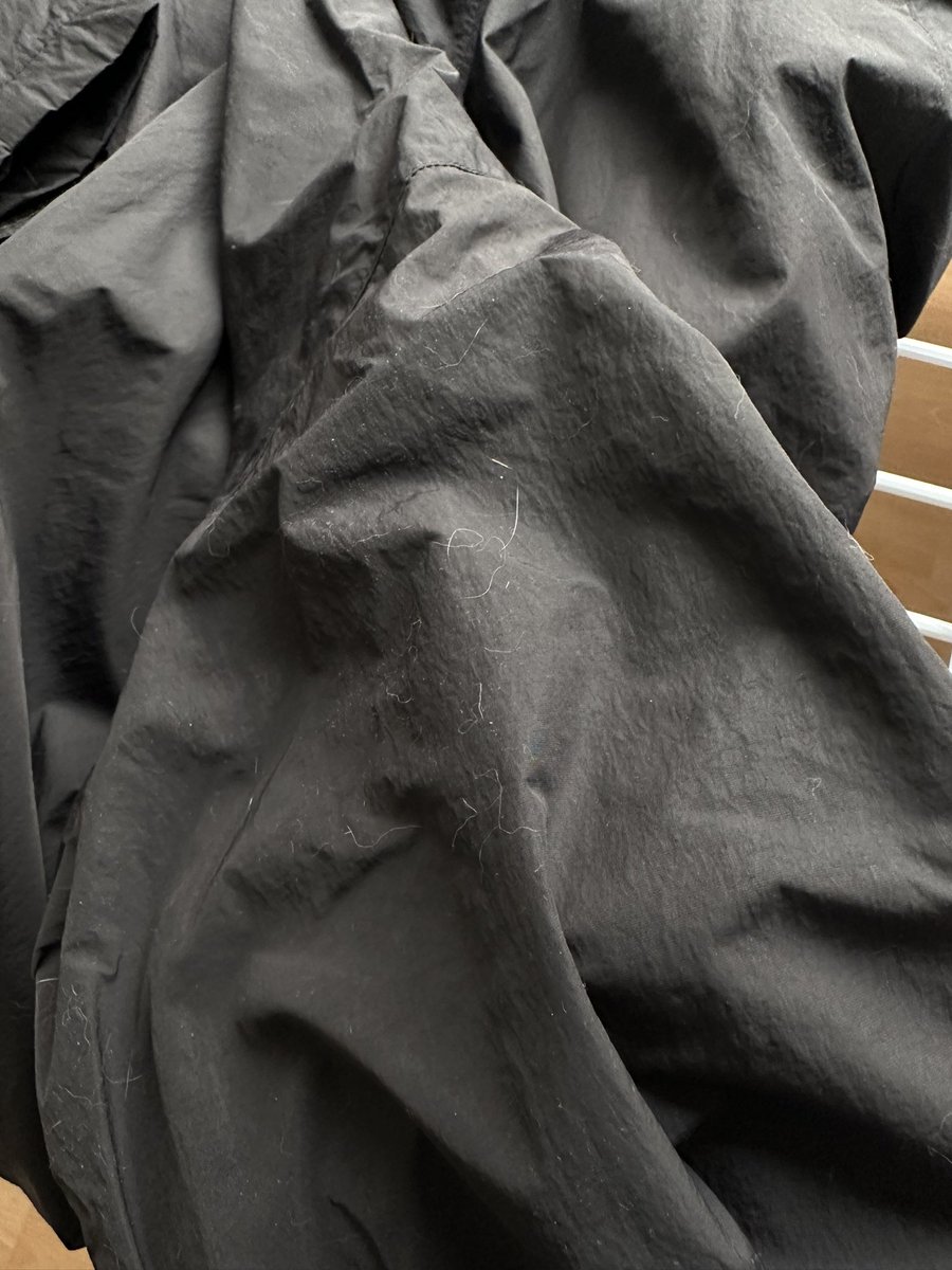 daltRock's tweet photo. @endclothing 

I'm disappointed with my recent jacket purchase . It arrived in poor condition with loose threads, and even cat hair. I expected better. #CustomerService https://t.co/95CoVY3LRB