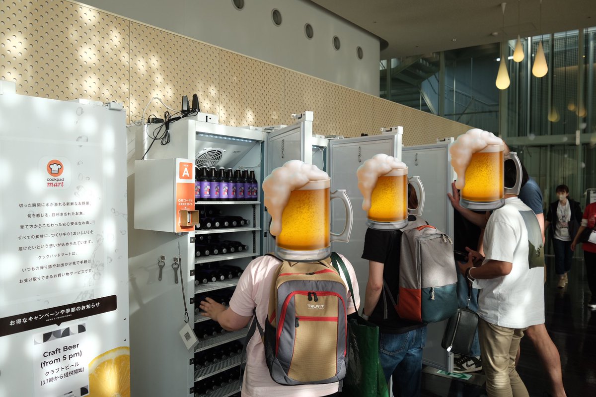 mirakui's tweet image. #RubyKaigi2023 ではクックパッドマートの冷蔵庫を使ってドリンクを配布しています。クックパッドブースでは、温度監視のでもをしています。そして17時にはビールが解禁されました。私も開発者として、期待通りビールが正しく冷やされているか確認も行いました。