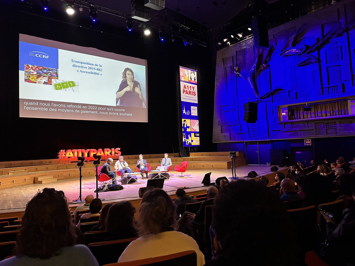 Table ronde sur le rôle des autorités de contrôle dans l'accessibilité numérique animée par Manuel Pereira avec Florent Giraud du DGCCRF et Pierre Bienvenu de la Banque de France. #AccessibilitéNumérique @a11yParisOrg