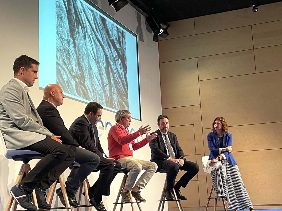 En la mesa redonda sobre #transiciónenergética justa nos han acompañado los alcaldes Jorge Cuartero (Fréscano, Zaragoza) y José Luis Hervás (Minglanilla, Cuenca) junto a Juan Almasa de <a href="/AsajaNacional/">Asaja Nacional</a>, Juanjo Berbel de Methis y nuestro compañero Ramón White.

#ElLegadoQueSeremos