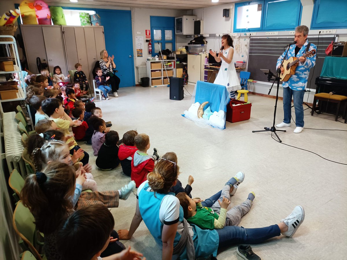 EscFarigolaClot's tweet photo. Avui #I3Farigola hem gaudit de la màgia de la fada dels somnis en una audició molt especial. @BAT_AUDICIONS. "El món dels somnis" https://t.co/44PBPNzQlV