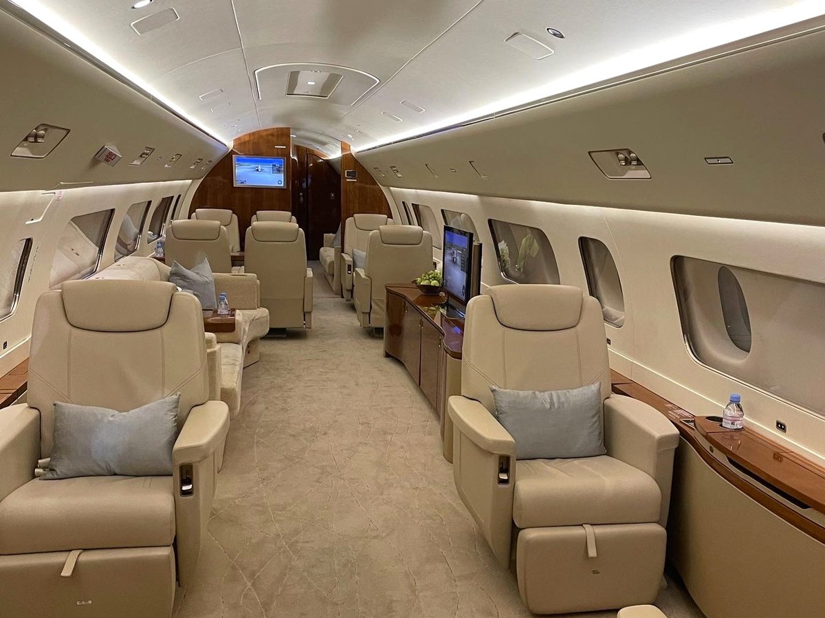 ACS_USA's tweet photo. Arriving to the slopes in style! Lucy from #ACSLON used her #aircraft knowledge to source and arrange the #charter of this spacious Lineage 1000, that could comfortably accommodate 15 friends traveling with bags and skis for a Swiss ski break - https://t.co/b1fu9EYXhy #travel https://t.co/WhiRGWXtd9