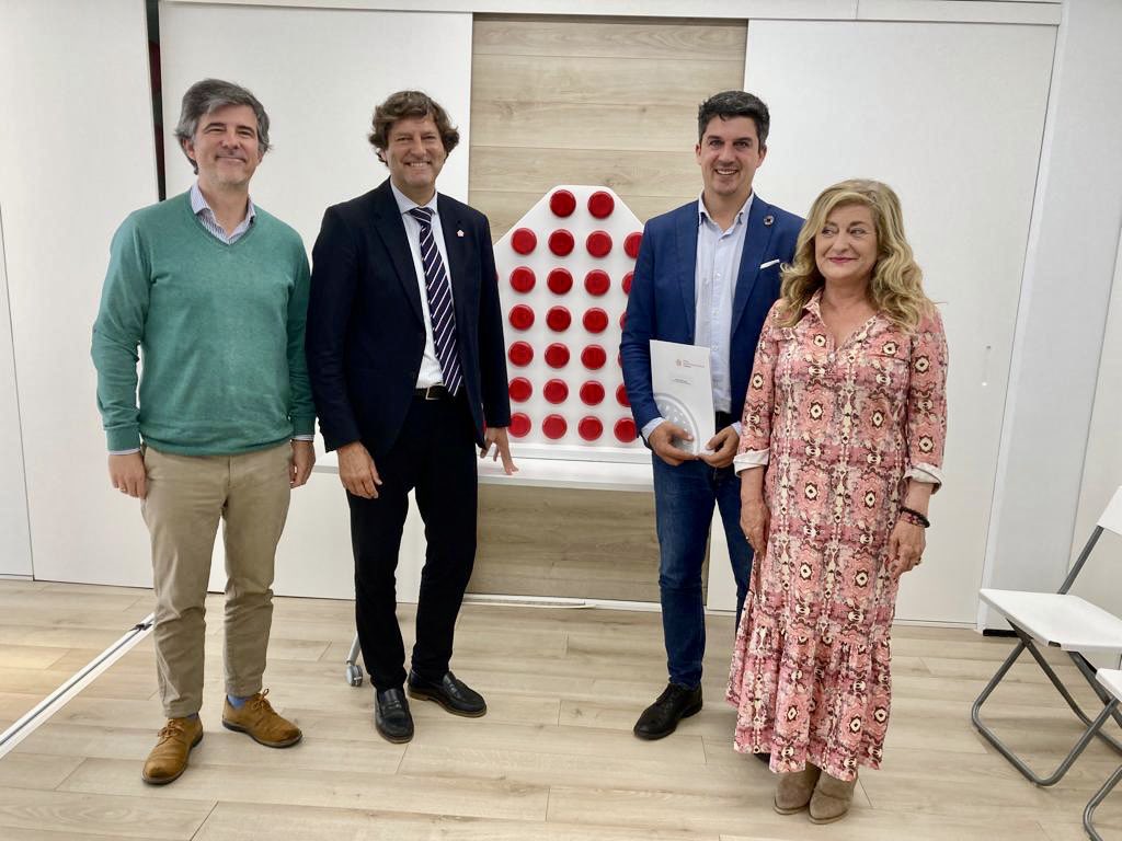 CafCantabria's tweet photo. @CafCantabria hoy hemos estado con #DanielFernandez candidato Alcaldía Santander que ve positivas nuestras propuestas asumiendo el
#AdfincasOFICIO para Comunidades más vulnerables. Nos propone el Ayuntamiento como Agente Rehabilitador @CgcafeAaff
@AlbertoRCT https://t.co/wHlFEyRSm1