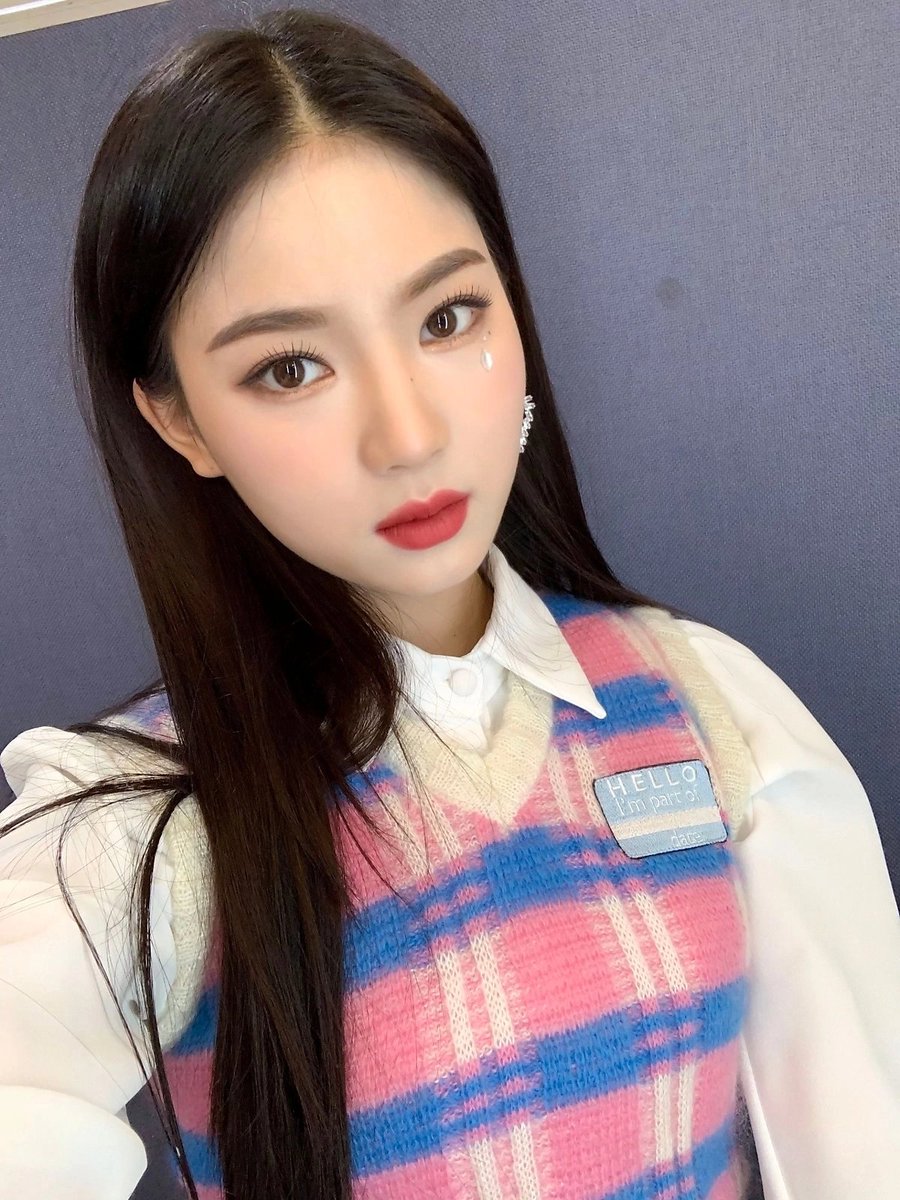 Después de una gran siesta reparadora he vuelto a salir de mi cuevita para venir al #𝑇a𝕜u͜͡m𝖎·𓂂𝑓an𝚖ēe𝕥, do yo know the #𝙸ce·𝒞re𝕒m𐚁̸𓈒࣪𝚂hō𝚠? I do, por eso me puse guapa para pasarlo a su lado.

★  ˓ 𝐂𝕒𝕥 𝐠𝕚𝕣𝕝 ── #𝚁iri. 🐱