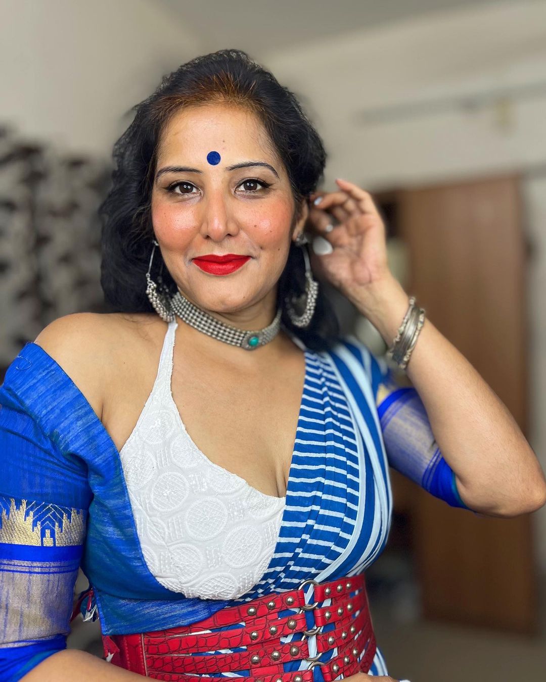 Desi Bomma Lover on X: Meaning of Mature milf 😍 Aunty Open jacket and  showing her momma tits 🤤 t.coD7a3Xu33wj  X