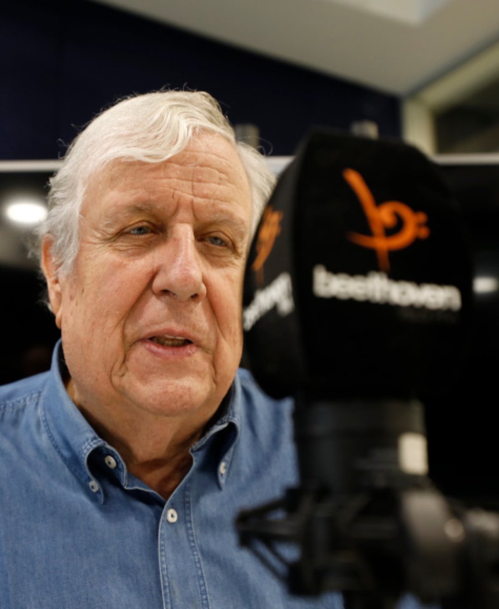 Conscientes del cariño y la importancia de Patricio Bañados para nuestros auditores y auditoras, hemos puesto a disposición un formulario de condolencias para aquellos que quieran dar un último adiós o un mensaje a la familia de nuestro querido locutor.

👉bit.ly/42kVBvu