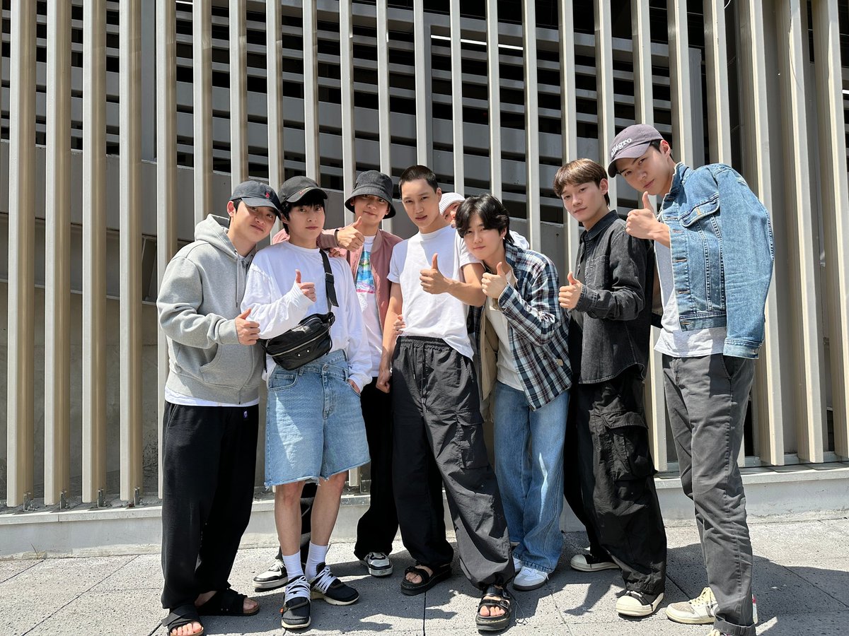 theseoulstory's tweet photo. 📸 Good luck and serve well, Kai! 💪 @weareoneEXO https://t.co/lHUp3BLXbK