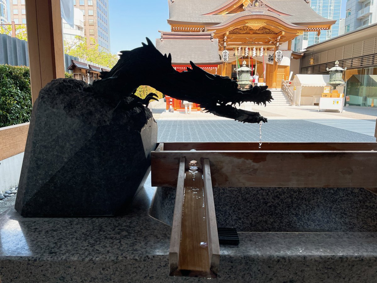 yZmvvNsLTlPBw6R's tweet image. 戌の日の安産祈願のお参りへ⛩️✨
水天宮は、天気予報と違って晴天でした！
ひとりでお参りに来ていたママもいたなか、旦那さんが半日お休みを取ってくれたのでふたりでご祈祷してもらえて嬉しかったな〜
お腹が少し目立つようになってきました🤰
#19w
#キロク