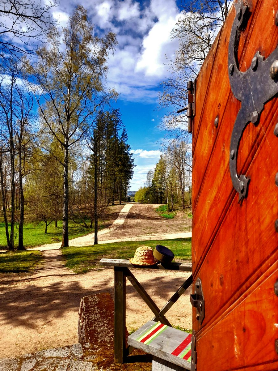 Sestdien <a href="/muzeju_nakts/">Muzeju nakts Latvijā</a> Vecpiebalgas "Saulrietos" sākies ar Dvēseļu meža stādīšanu, bet vēlāk vakarā nesteidzīga saules rieta baudīšana un vakarēšana pie Skalbes kamīna ar dziesmām, sarunām, dzeju...piebalgasmuzeji.lv/lv/open-news:5…