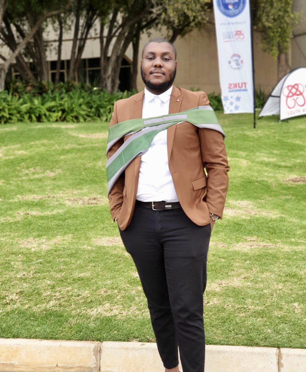 #UPGraduation2023: Having received numerous awards while completing both his BSc and honours degree cum laude at UP, it was no surprise when Vusi Chiloane recently graduated, cum laude once again, with a master’s degree in biochemistry. ow.ly/Ksb050Okk6u @NMISouthAfrica