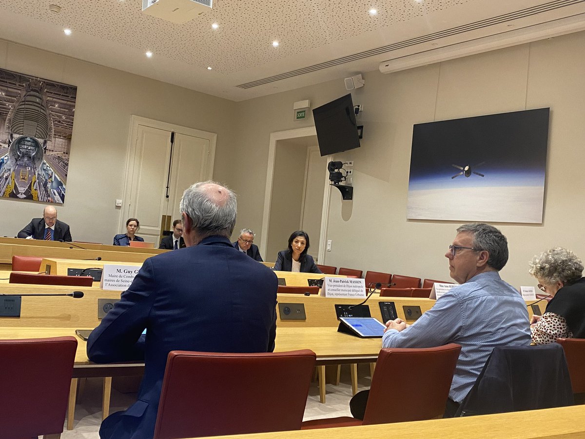 France_urbaine's tweet photo. [💬#Audition] @France_urbaine, représentée par Jean-Patrick Masson, Vice-président de @DijonMetropole_, participe à la table ronde, organisée par la commission d'enquête #RénovEnergétique, sur le rôle des collectivités territoriales dans la rénovation énergétique. #SenatDirect https://t.co/FA5X7Hmjkr