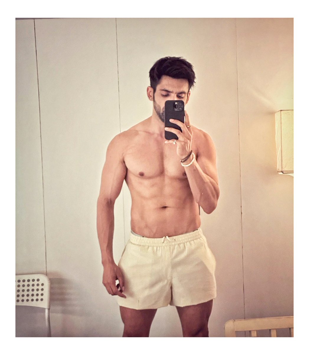 arjitanejaworld's tweet photo. Ufff AJ 🥵🔥👅 U sexy, fit, hotstud 👀

🔁📸 : @arjitaneja It is what it is 💁‍♂️💥

#ArjitTaneja #Arjitaneja #Arjit #AJ #GoodVibes #Selfie #MirrorSelfie #BodyGoals #Fitness #Motivation #GymBody #KKK13 #Actor #ActorsLife #KhatronKeKhiladi #KhatronKeKhiladi13 #HotAlert #Shirtless https://t.co/m2KwgQMGvO