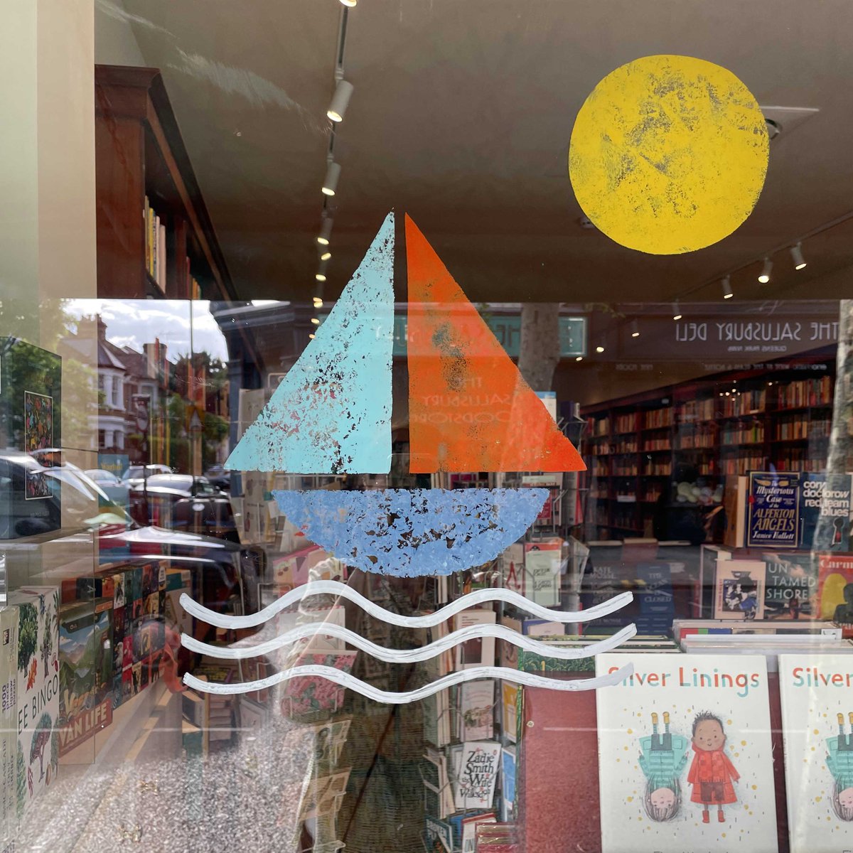 Fiona Woodcock (@fionawoodcock) on Twitter photo I had a brilliant day yesterday painting a great big #SilverLinings window <a href="/QPBooks/">Queen's Park Books</a> : ) I had a brilliant day yesterday painting a great big #SilverLinings window <a href="/QPBooks/">Queen's Park Books</a> : )