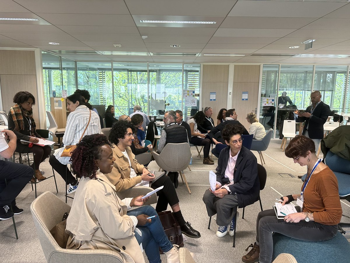 EzgiSeytap's tweet photo. 💡2ème journée séminaire des facilitateurs régionaux 📝 et si nous parlions « coopération » @leworklab Cette ingéniosité collective qui permet changement et nécessite bienveillance, exemplarité pour permettre apprentissage,apprenance, prise de risque,créativité,mise en actions 😃 https://t.co/OgxgoPbA3q