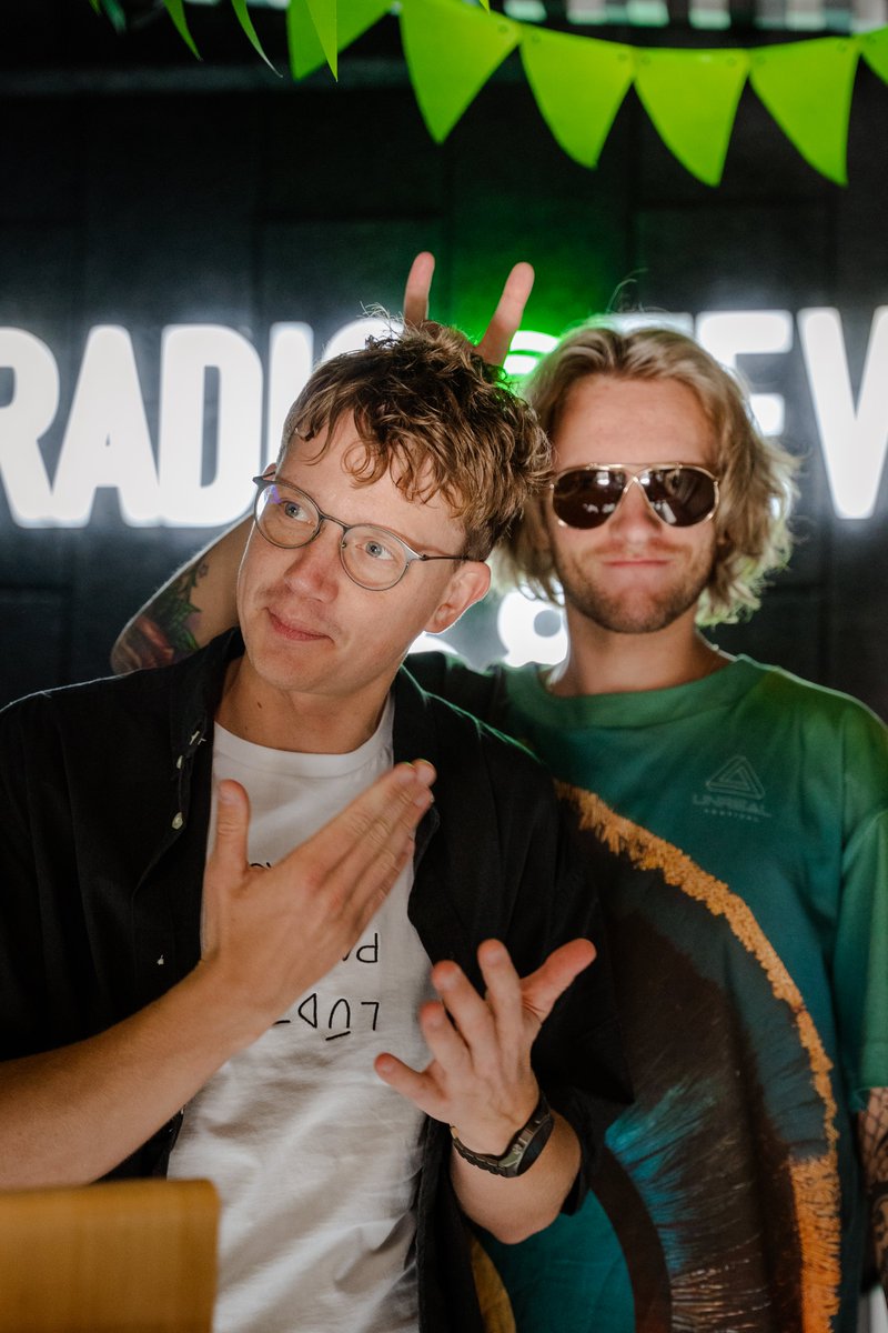 radiotev's tweet photo. ČIU’ RIU’ SEPTIŅ’ DIV’ ⚡️
@SingapurSatins laiž klajā jaunu dziesmu kopā ar Gustavo! Ej noklausies!
🤑 Drīzumā gaidāms arī Singapūras Satīns jaunais albums “SUPER”!
#intervijatev #radiotev #singapūrassatīns https://t.co/kcjz0OJv0y