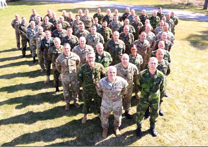ConsSoff's tweet photo. Le major Jérôme, conseiller du COM FT, a participé à la 16eme Conférence of European Army for NCOs en Suède dédiée à la préparation au combat en milieu froid, au programme d échanges et de développement professionnel
@CEMA_FR
@CEMAT_FR
@Commandement_FT https://t.co/9fwUBtGLlr