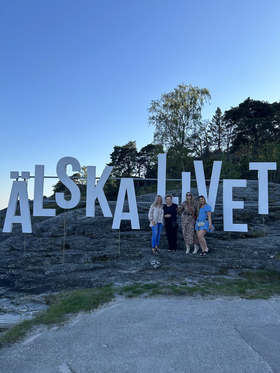 Miss Jones tweet media