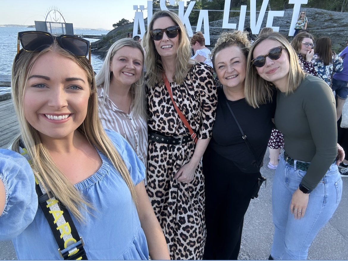 Miss Jones tweet media