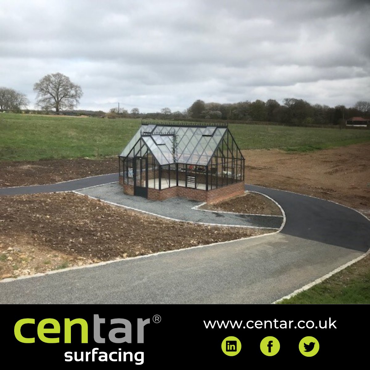 CentarSurfacing's tweet image. Our team had previously laid a driveway at a house in Berkshire, the owner required a footpath from the greenhouse and shed to make them more accessible.... Who did she call? The Centar team! 🙌
#repeatclient #professionalism #newproject #surfacing #reputation #customerservice