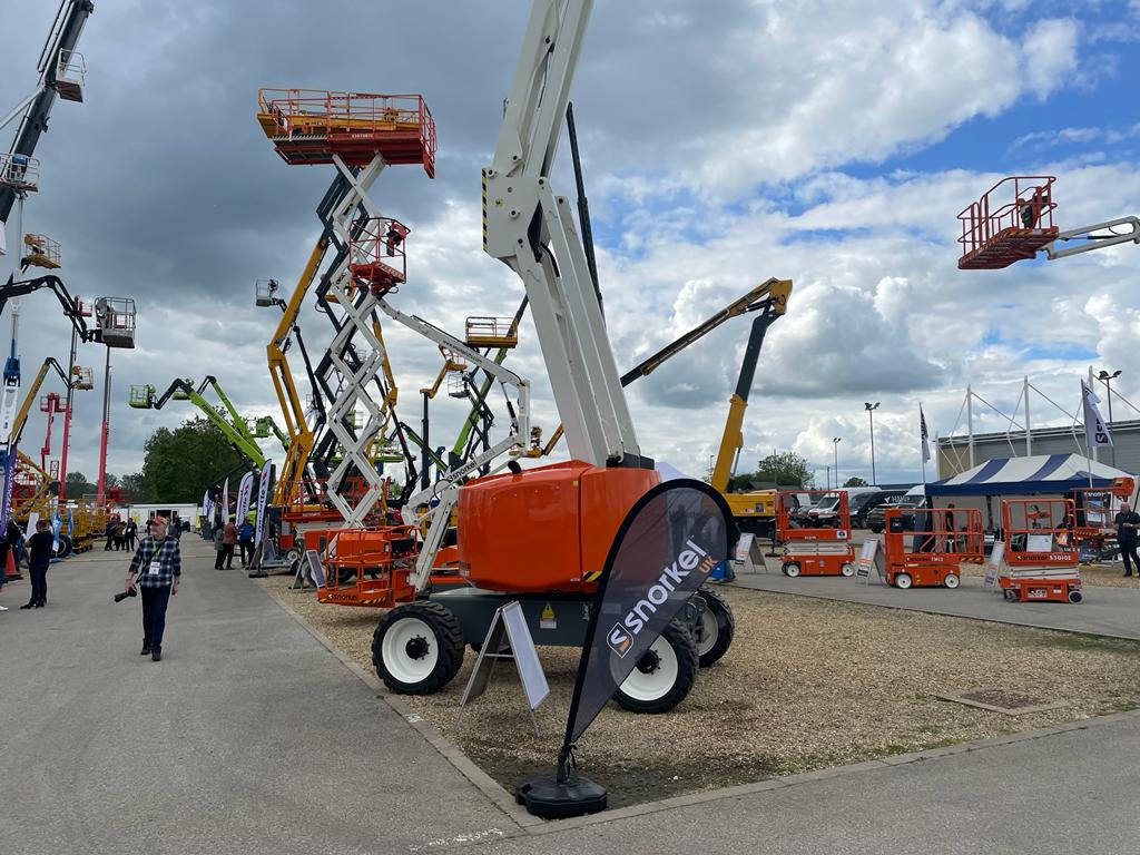 What goes up ⬆️ must come down⬇️🚧

Make sure to  check out the S2755RTE on its trailer, their A62JRT and the 660SJ, as well as all the <a href="/Snorkel_UK/">Snorkel UK</a> favourites, all direct from our UK factory 🇬🇧

#safety #machinery #up #down #vertikal