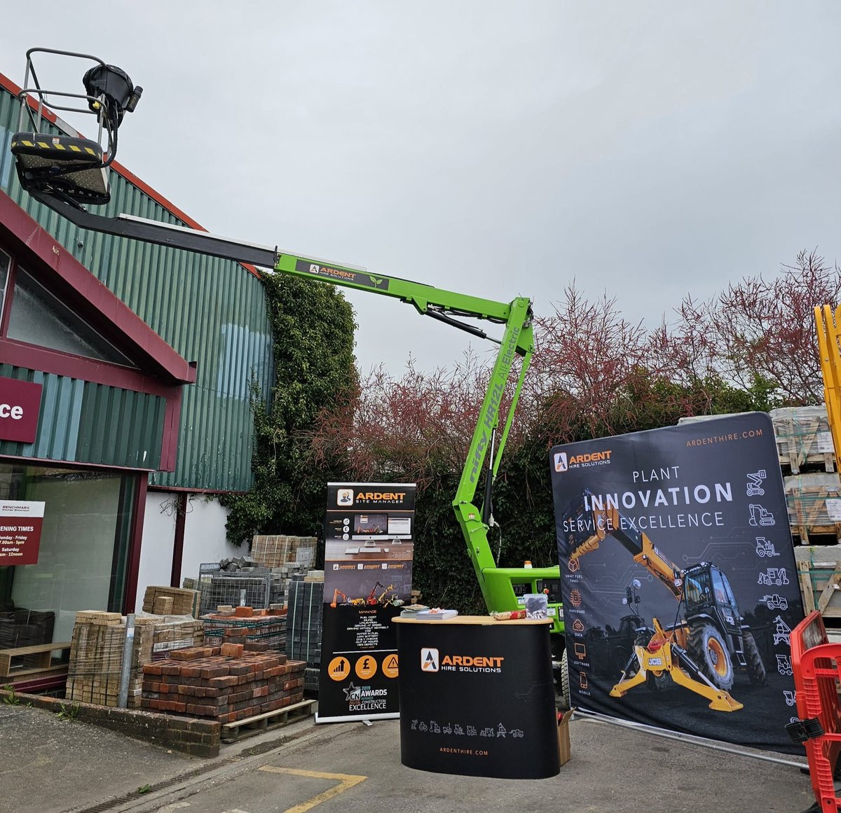 ArdentHire's tweet photo. Plant innovation and service excellence from @ArdentHire 

Call us to find out how we can deliver additional value to your business: 03333 202 555 or email hire@ardenthire.com

#ardenthire #digitialisation #sustainability #customerexcellence @niftylift #mewps #poweredaccess https://t.co/8diLoHsioA