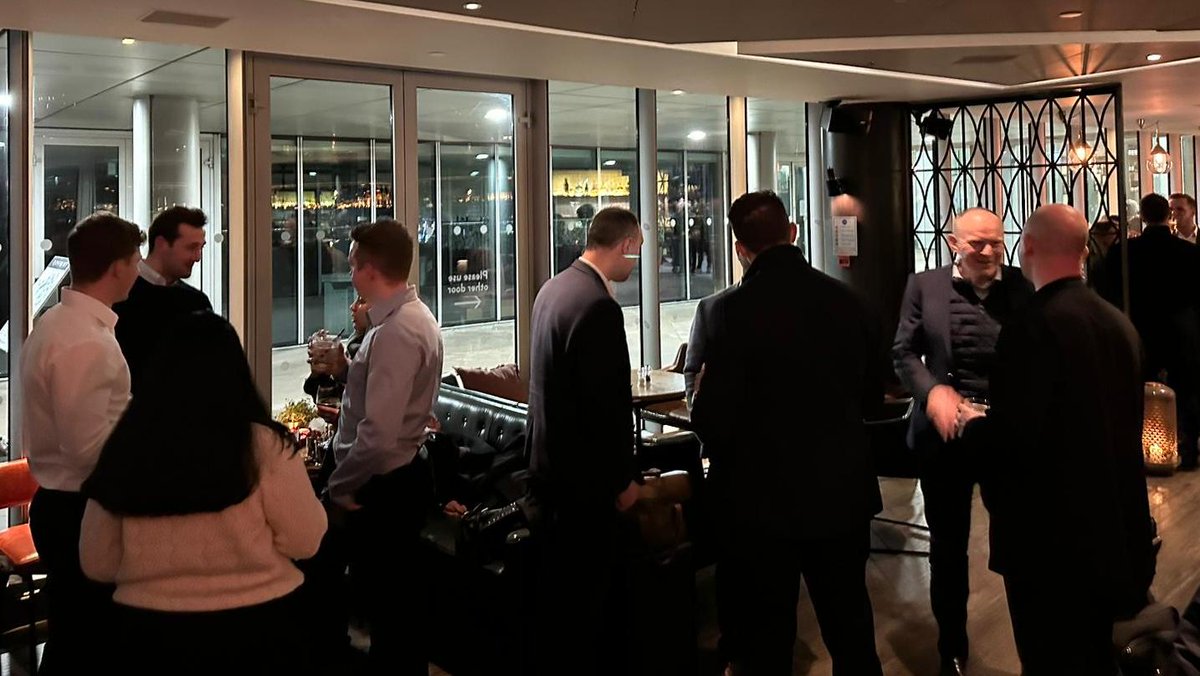 ravhayer06's tweet photo. It’s always great to see the @alvarezmarsal Digital team come together and catch up. Here’s a few #ThrowbackThursday pics from a couple of weeks ago when the team went out to have some drinks!

#LikeWhatYouDo #AMTeamEMEA #Digital #CompanyCulture #Team https://t.co/PPJdGNWPfn