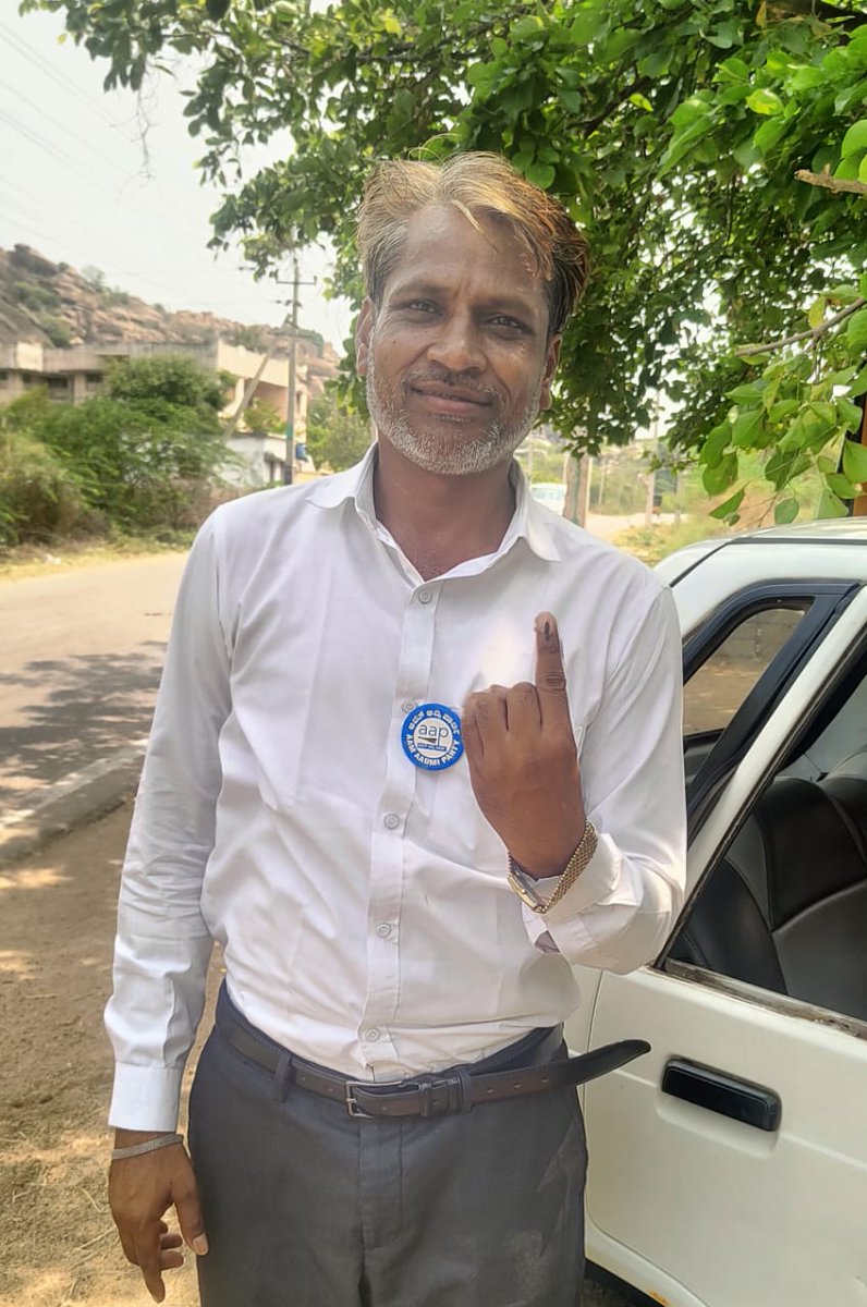 aywkoppal's tweet photo. 62 ಗಂಗಾವತಿ ಕ್ಷೇತ್ರದ ಅಭ್ಯರ್ಥಿಯಾದಶರಣಪ್ಪ ಸಜ್ಜಿಹೋಲ ಇಂದು ಮತ ಚಲಾಯಿಸಿ ಕರ್ನಾಟಕದ ರಾಜಕಾರಣದಲ್ಲಿ ಬದಲಾವಣೆ ತರಲು ಮುನ್ನುಡಿ ಬರೆದಿದ್ದಾರೆ.

@ArvindKejriwal
@aapkaprithvi @dilipkpandey  @nimmamukund https://t.co/BouWD2OG7j