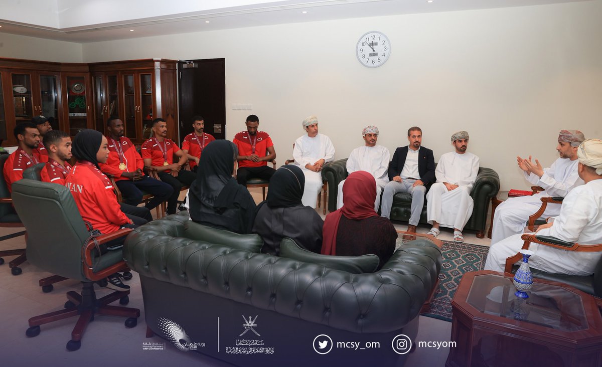 mcsy_om's tweet photo. استقبل سعادة باسل الرواس وكيل الوزارة للرياضة والشباب لاعبي ولاعبات منتخبنا الوطني لألعاب القوى  @athletic_om للإنجازات المشرّفة التي حصدوها في #بطولة_غرب_آسيا_الرابعة_لألعاب_القوى التي أقيمت في دولة قطر. https://t.co/lRcet1tj7W