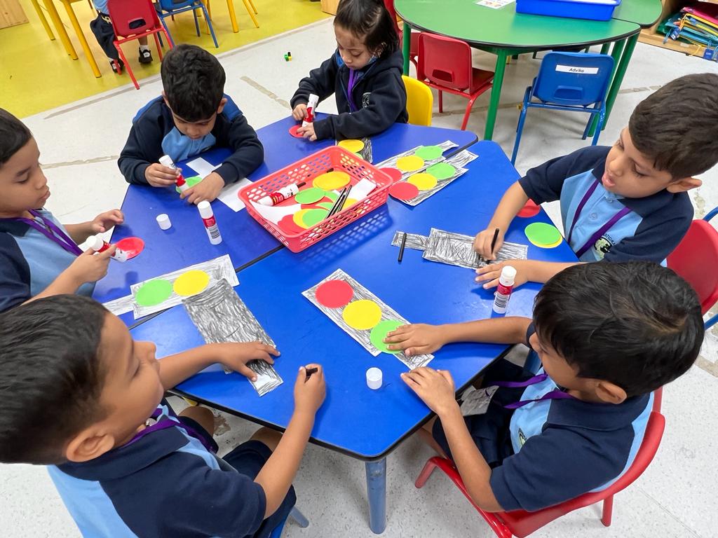 JssSchool's tweet photo. Children of KG1J were engrossed in recognizing numbers 2 and 3 through various interactive activities like number association using links, making traffic lights for craft, tracing numbers on salt trays, and so on.
#JSSIS #Kindergarten #EYFS #EarlyYears #IndianCurriculum #ICSE https://t.co/Ix4MNCBkty