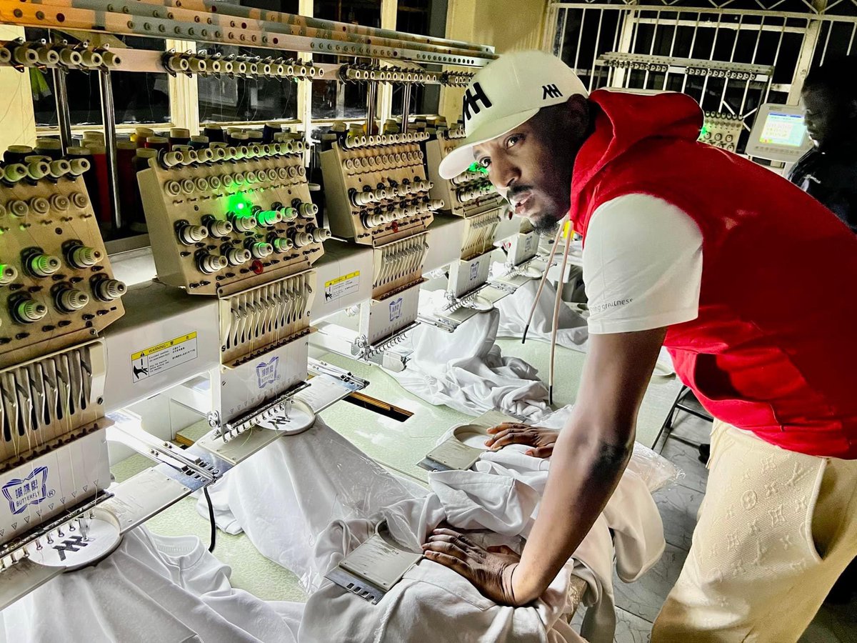 MudiwaHood's tweet image. Mentee

EVERY time you wake up, Some one has taken money From YOU. Even during the day, other people will be plotting for the little you have, thats left…uripama1

Just YESTERNIGHT

 ZETDC, ZINWA, NETFLIX, ZOL, ECONET, TELONE, NETONE, DSTV, MASLAY QUEEN, &amp;amp; other SERVICE…