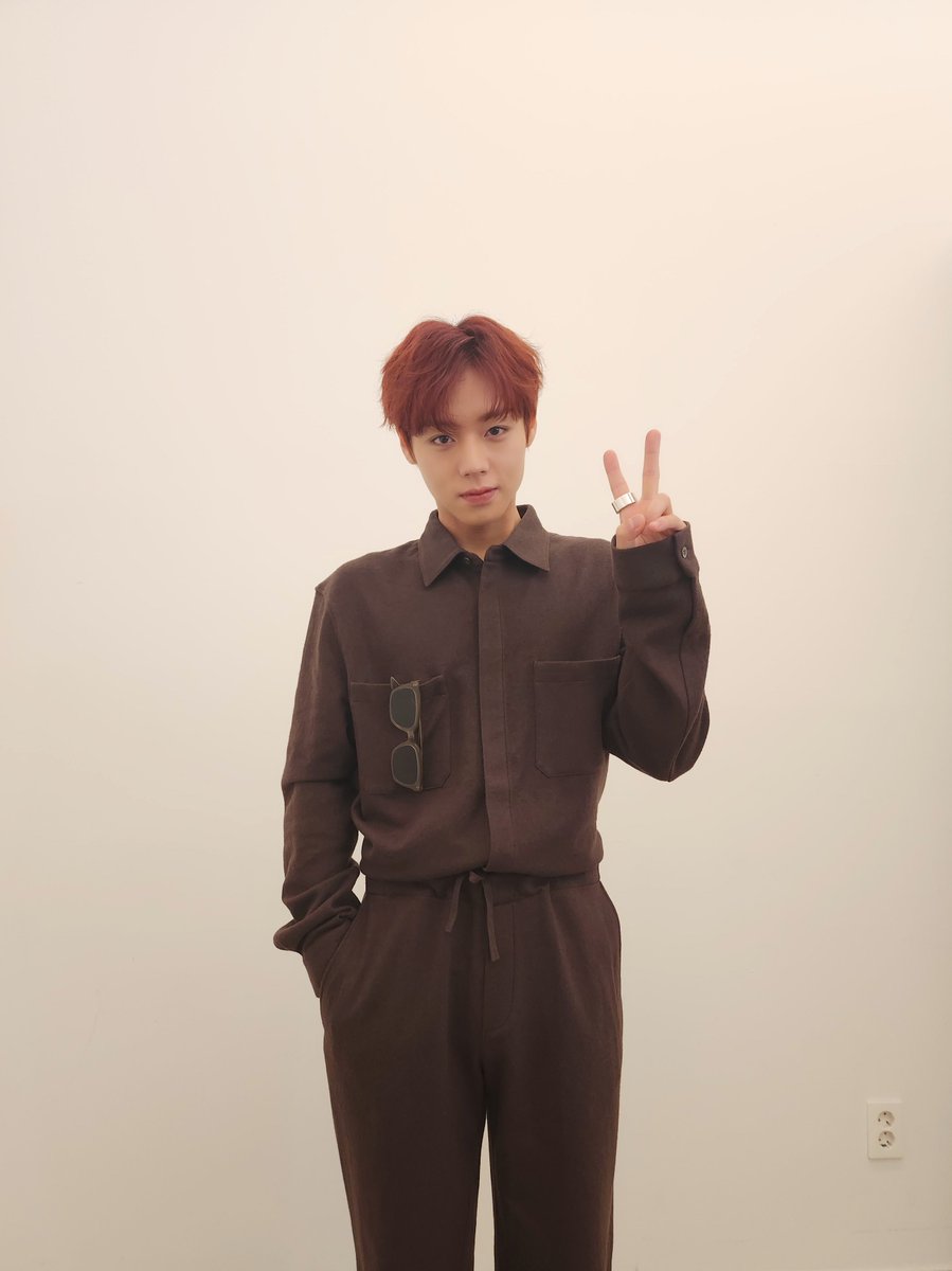 Park_Jihoon_twt's tweet photo. [💾] 체리윙🍒 ❤️

#마리끌레르 
#PARKJIHOON #박지훈 https://t.co/fS41917S73