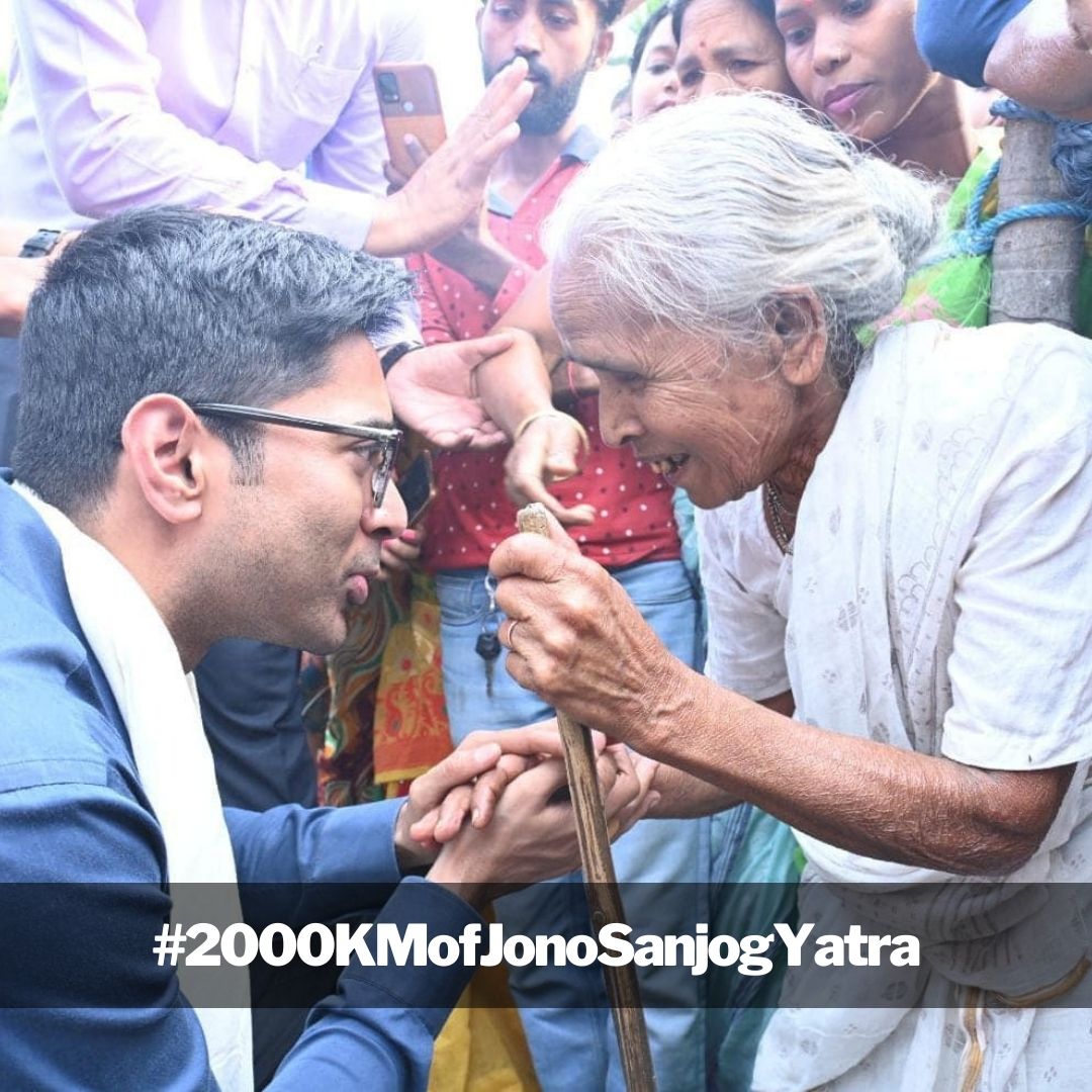 SitaramAitc's tweet photo. #2000KMofJonoSanjogYatra
Our leader @abhishekaitc already completed 2000Km 🙏🙏, your efforts of taking people's mandate is unbelievable 
#2000KMofJonoSanjogYatra https://t.co/KtUxnWOqNk